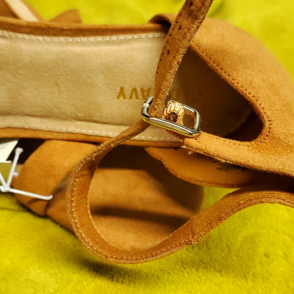 Old Navy heels. Size 10. Water and stain resistant.